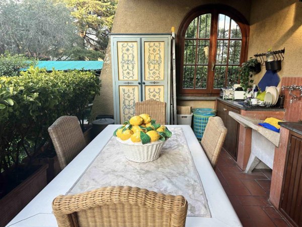 casa indipendente in vendita a Forte dei Marmi in zona Vittoria Apuana