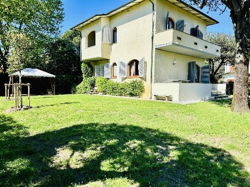 casa indipendente in vendita a Forte dei Marmi