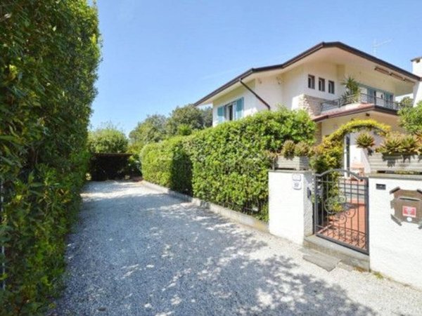casa indipendente in vendita a Forte dei Marmi in zona Vittoria Apuana