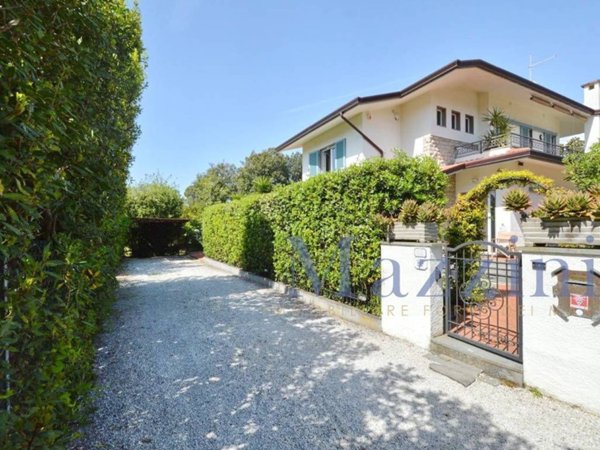 casa indipendente in vendita a Forte dei Marmi in zona Vittoria Apuana