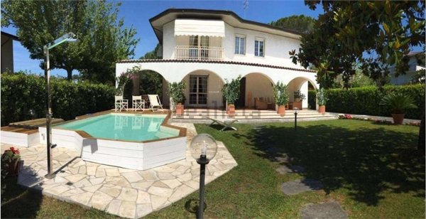 casa indipendente in vendita a Forte dei Marmi