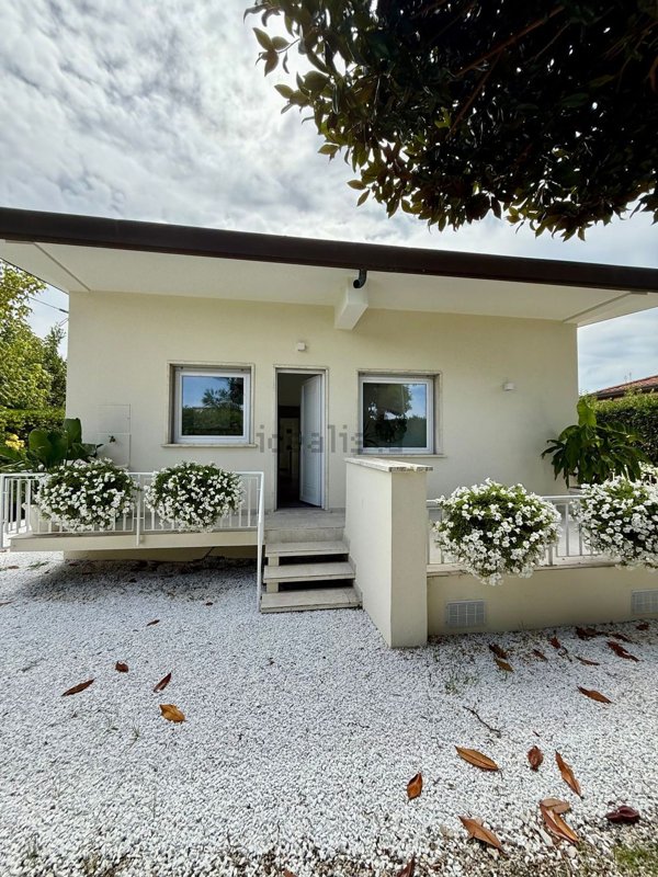 casa indipendente in vendita a Forte dei Marmi