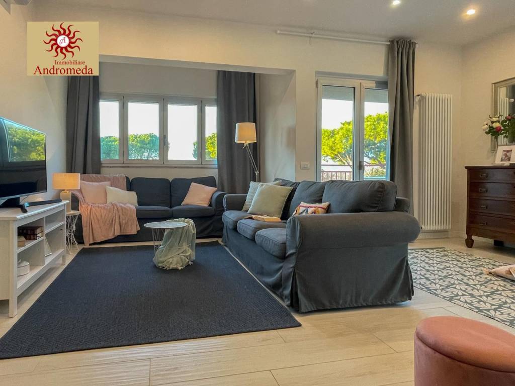 appartamento in vendita a Forte dei Marmi in zona Vittoria Apuana