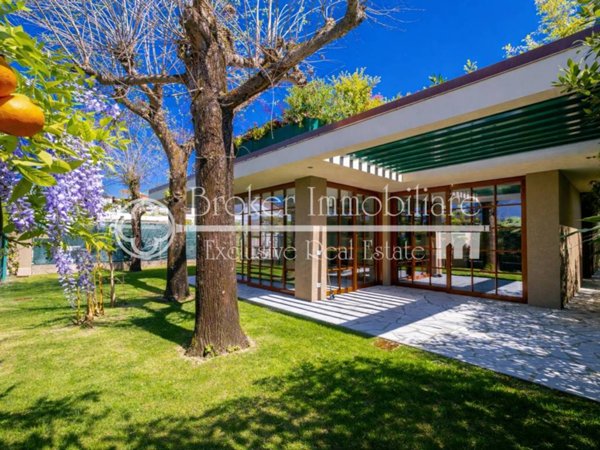 casa indipendente in vendita a Forte dei Marmi in zona Vittoria Apuana