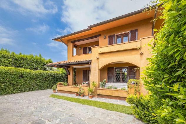 casa indipendente in vendita a Forte dei Marmi in zona Vittoria Apuana