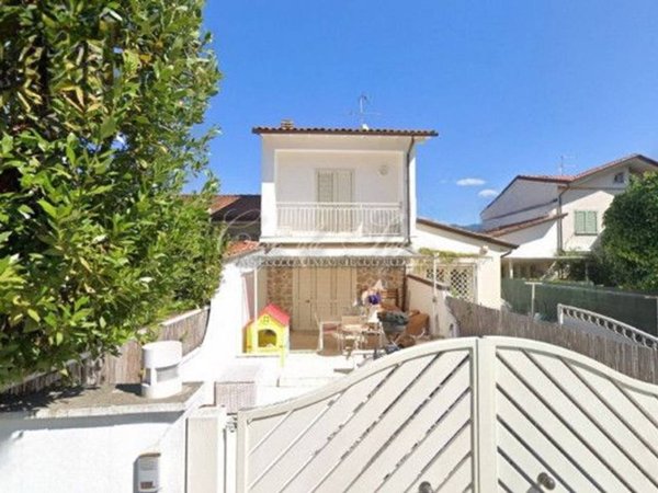 casa indipendente in vendita a Forte dei Marmi