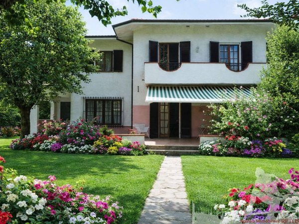 casa indipendente in vendita a Forte dei Marmi in zona Roma Imperiale