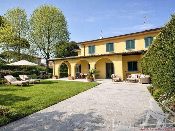 casa indipendente in vendita a Forte dei Marmi in zona Vittoria Apuana
