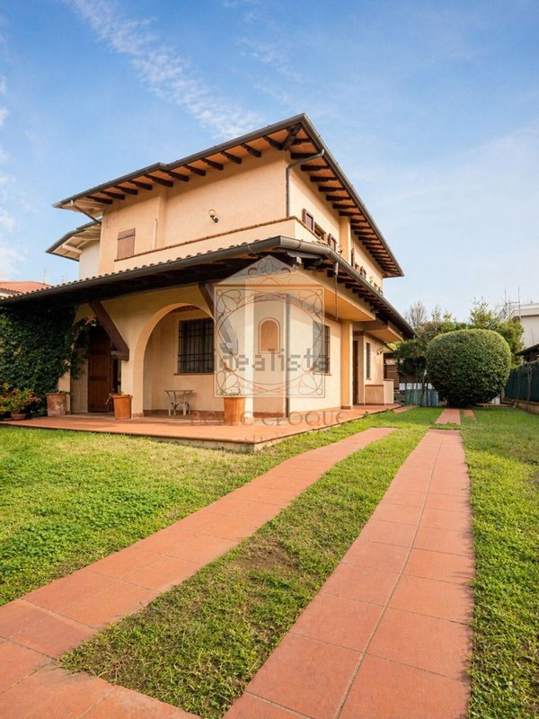casa indipendente in vendita a Forte dei Marmi