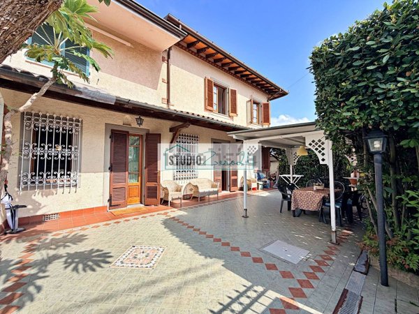 casa indipendente in vendita a Forte dei Marmi