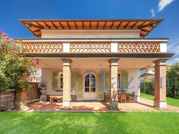 casa indipendente in vendita a Forte dei Marmi