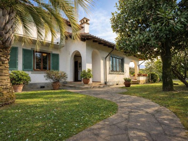 casa indipendente in vendita a Forte dei Marmi