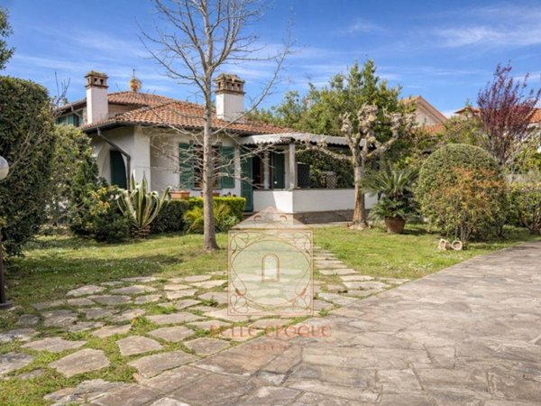 casa indipendente in vendita a Forte dei Marmi