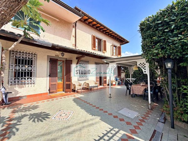 casa indipendente in vendita a Forte dei Marmi