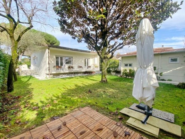 casa indipendente in vendita a Forte dei Marmi