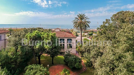 casa indipendente in vendita a Forte dei Marmi in zona Vittoria Apuana