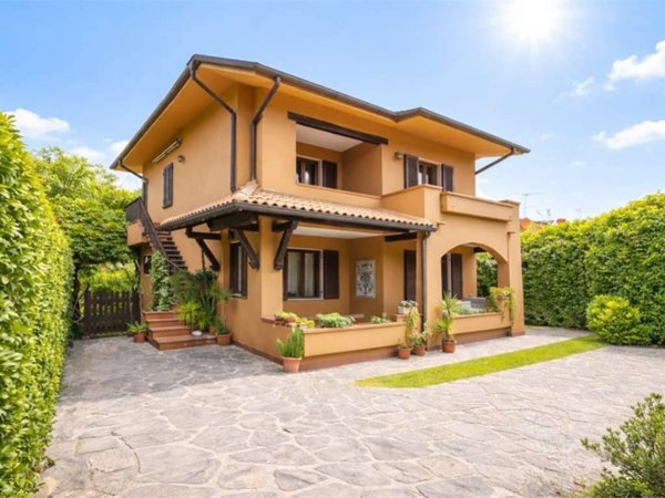 casa indipendente in vendita a Forte dei Marmi