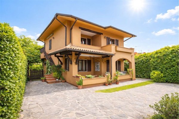 casa indipendente in vendita a Forte dei Marmi