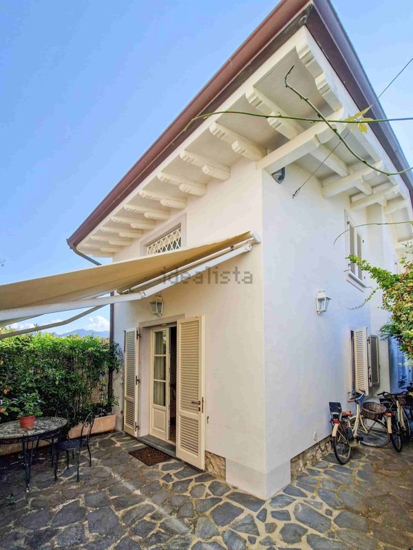 casa indipendente in vendita a Forte dei Marmi