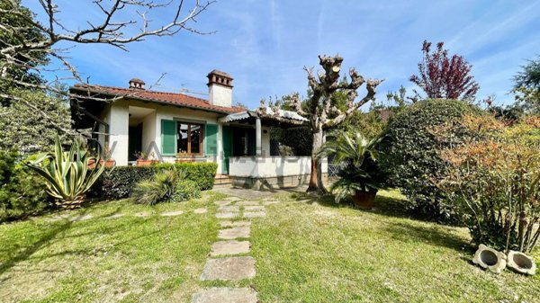 casa indipendente in vendita a Forte dei Marmi