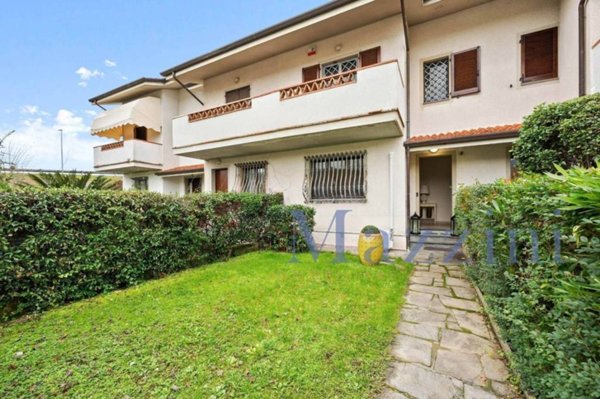 casa indipendente in vendita a Forte dei Marmi in zona Vaiana