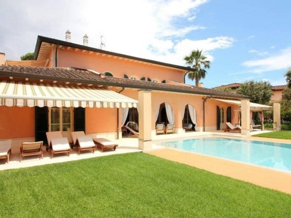 casa indipendente in vendita a Forte dei Marmi