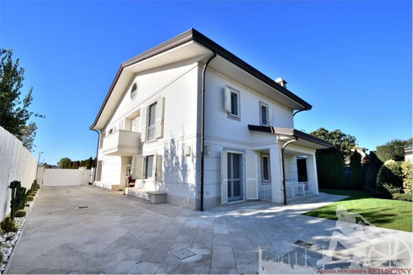 casa indipendente in vendita a Forte dei Marmi in zona Vittoria Apuana