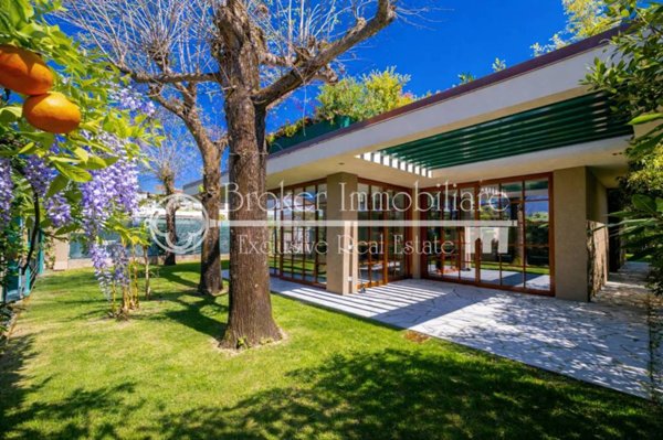 casa indipendente in vendita a Forte dei Marmi in zona Vittoria Apuana