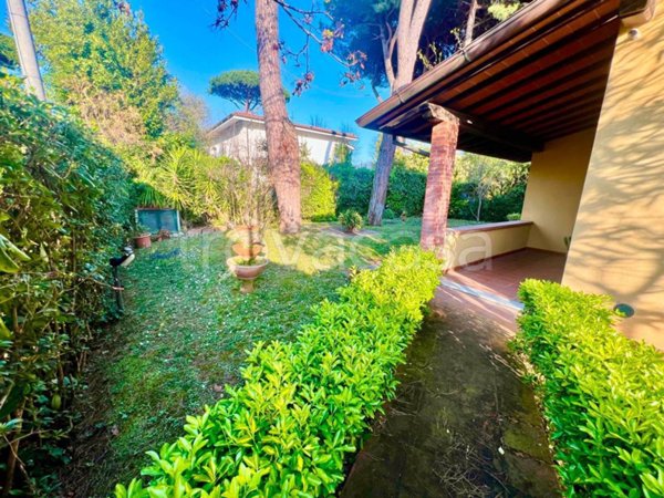 casa indipendente in vendita a Forte dei Marmi in zona Vittoria Apuana