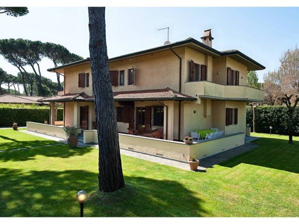 casa indipendente in vendita a Forte dei Marmi