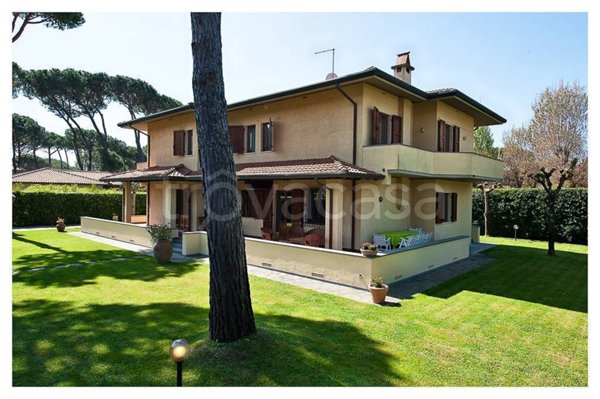 casa indipendente in vendita a Forte dei Marmi in zona Roma Imperiale