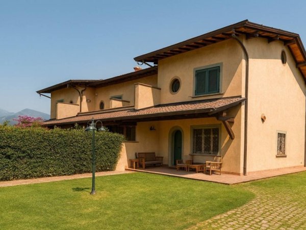casa indipendente in vendita a Forte dei Marmi in zona Vittoria Apuana