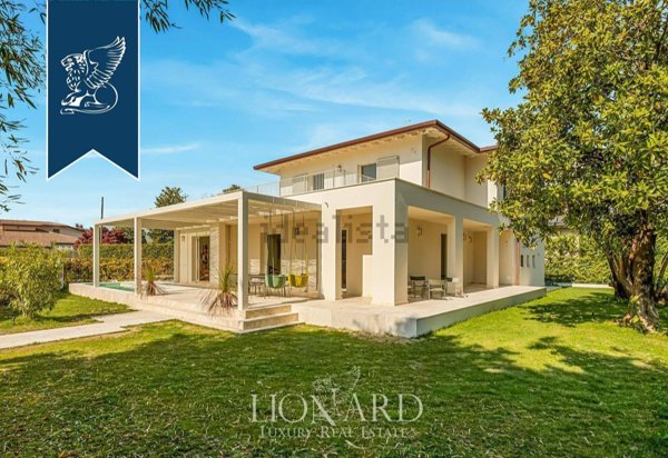 casa indipendente in vendita a Forte dei Marmi