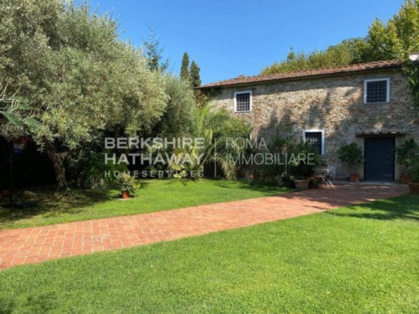 casa indipendente in vendita a Forte dei Marmi in zona Vittoria Apuana