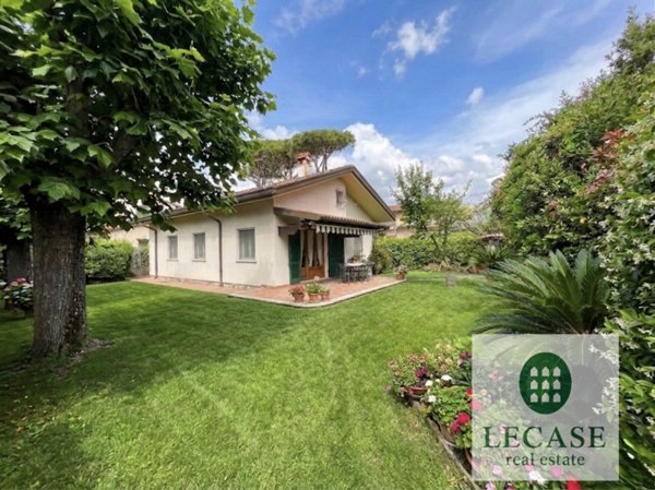 casa indipendente in vendita a Forte dei Marmi in zona Vittoria Apuana