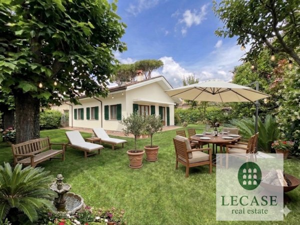 casa indipendente in vendita a Forte dei Marmi in zona Vittoria Apuana