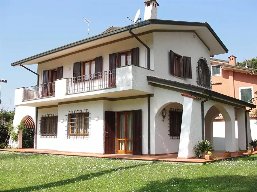 casa indipendente in vendita a Forte dei Marmi in zona Roma Imperiale