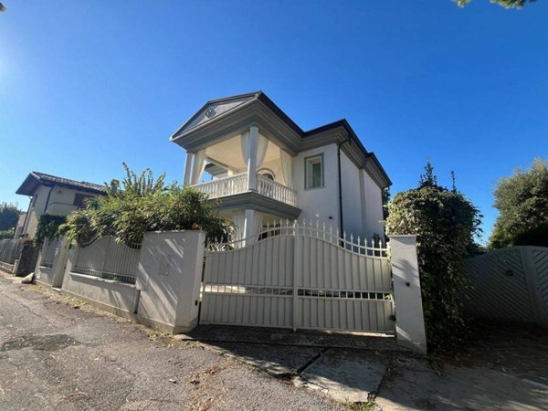casa indipendente in vendita a Forte dei Marmi