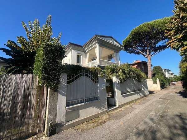 casa indipendente in vendita a Forte dei Marmi