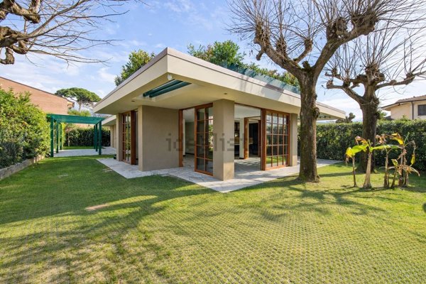casa indipendente in vendita a Forte dei Marmi