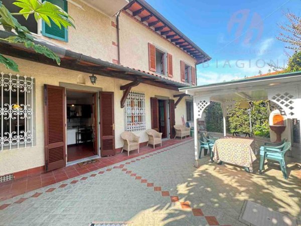 casa indipendente in vendita a Forte dei Marmi in zona Vittoria Apuana