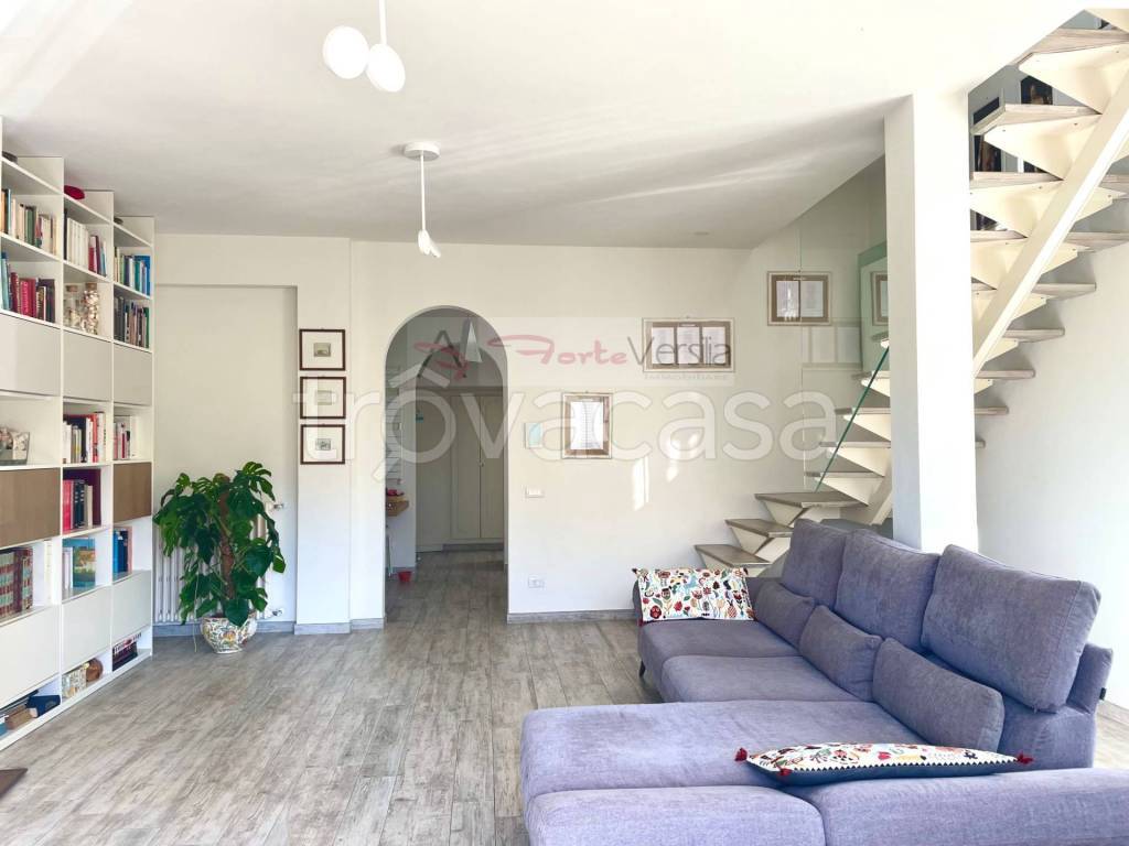 casa indipendente in vendita a Forte dei Marmi