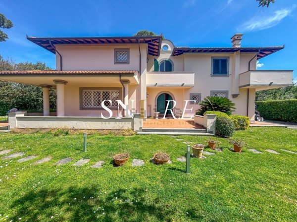casa indipendente in vendita a Forte dei Marmi in zona Vittoria Apuana