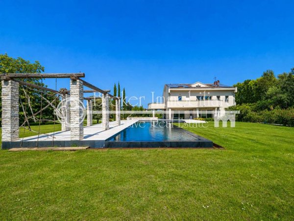 casa indipendente in vendita a Forte dei Marmi