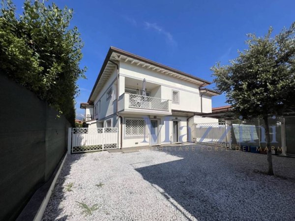 casa indipendente in vendita a Forte dei Marmi