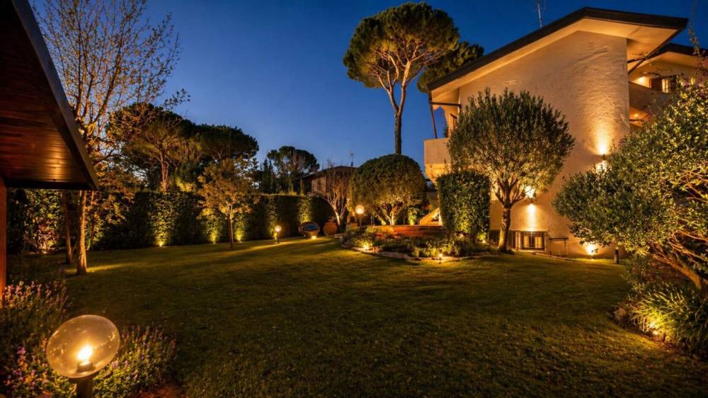 casa indipendente in vendita a Forte dei Marmi in zona Vittoria Apuana