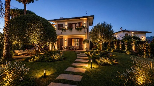 casa indipendente in vendita a Forte dei Marmi in zona Vittoria Apuana