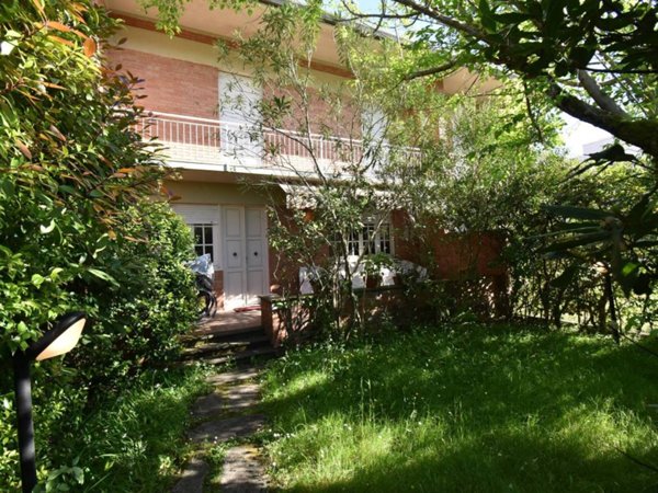 casa indipendente in vendita a Forte dei Marmi in zona Vittoria Apuana