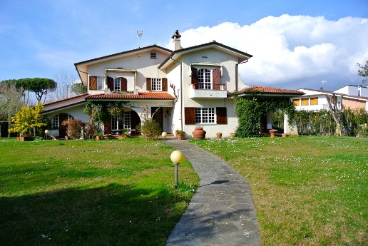 casa indipendente in vendita a Forte dei Marmi in zona Roma Imperiale