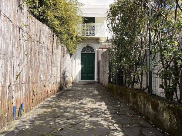 appartamento in vendita a Forte dei Marmi in zona Vittoria Apuana